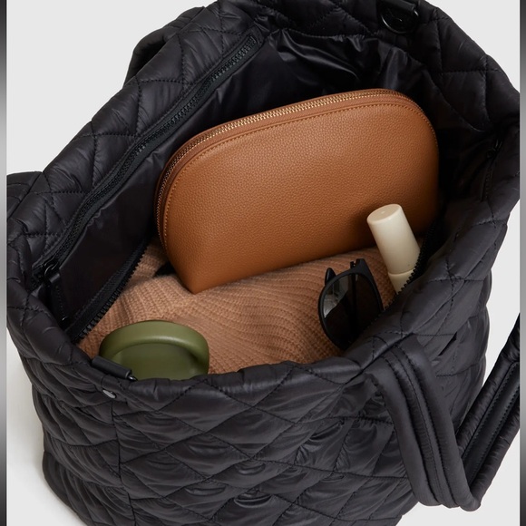 QUINCE Transit Quilted Carry-All Tote Black - Picture 6 of 12